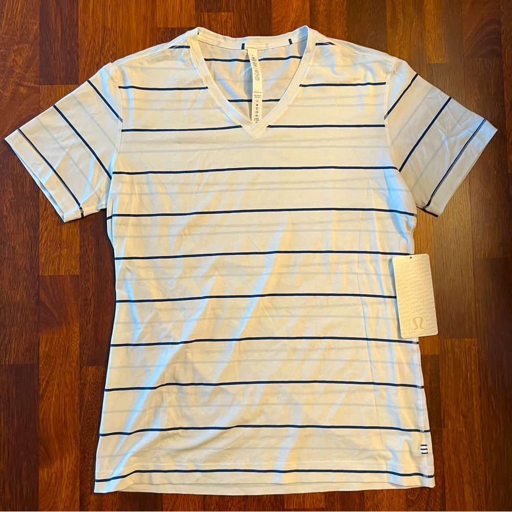 Lululemon 5 Year Basic tee. (V-neck)
